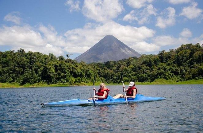 Kayaking at Lake Arenal SUP tours