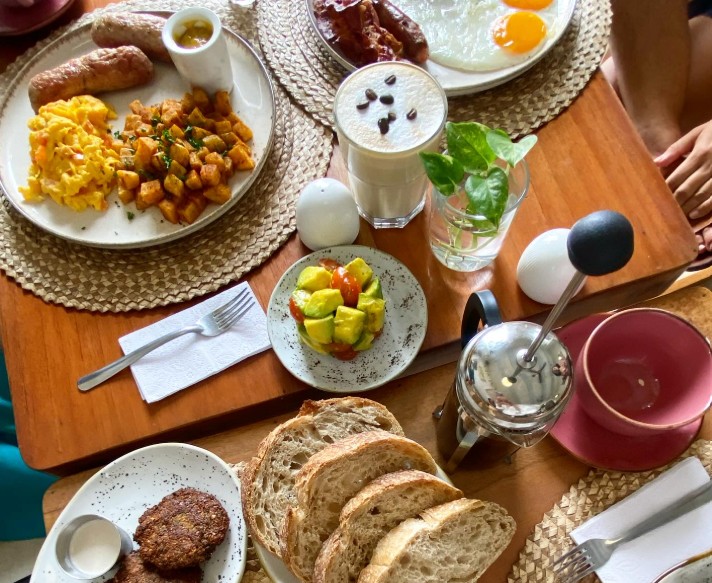Breakfast at Café de la Mañana - 8 hour itinerary Cartagena Colombia